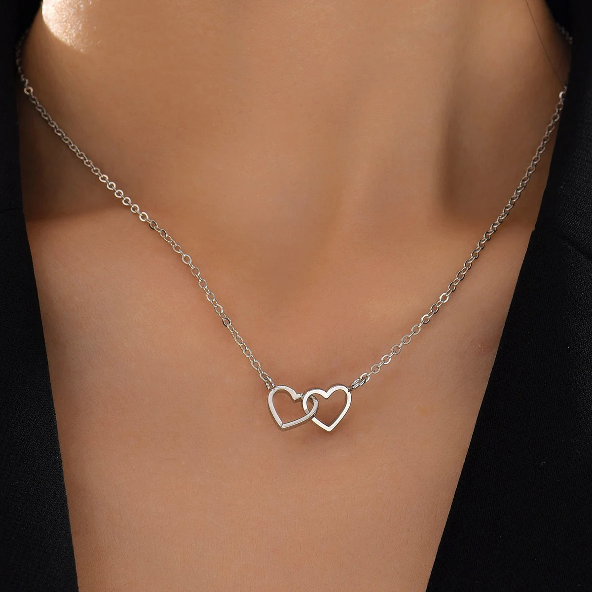 Collier chaîne en forme de cœur creux double pour femme, mignon et minuscule, à la mode